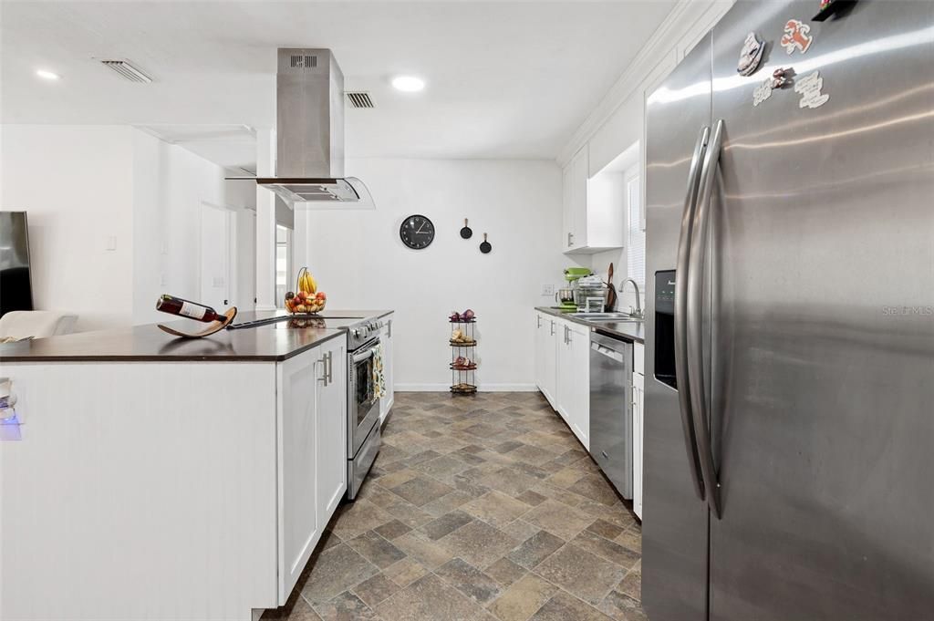 For Sale: $500,000 (4 beds, 2 baths, 1775 Square Feet)