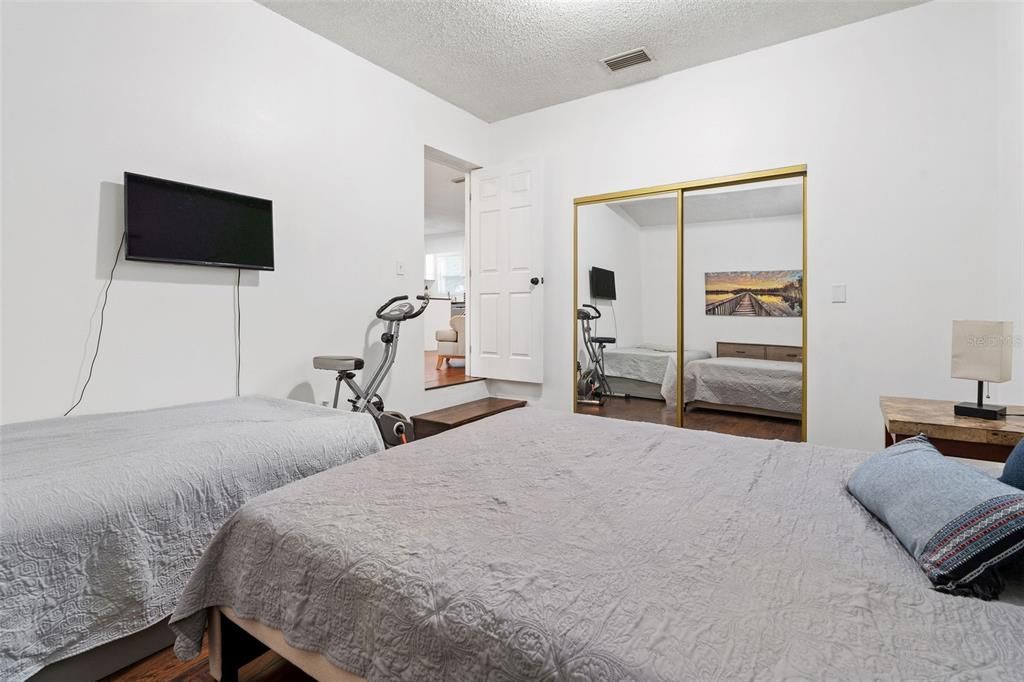 For Sale: $500,000 (4 beds, 2 baths, 1775 Square Feet)