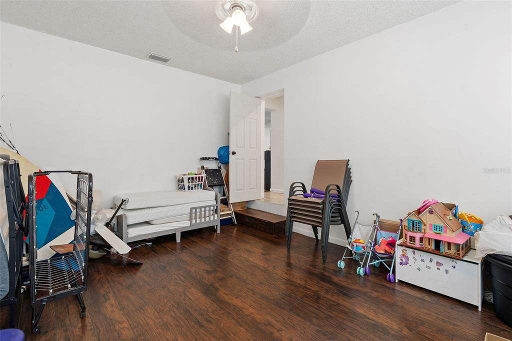 For Sale: $500,000 (4 beds, 2 baths, 1775 Square Feet)