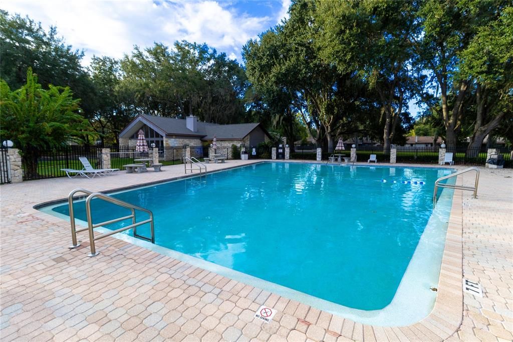 Activo con contrato: $350,000 (3 camas, 2 baños, 1982 Pies cuadrados)