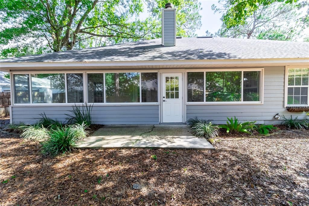 Activo con contrato: $350,000 (3 camas, 2 baños, 1982 Pies cuadrados)