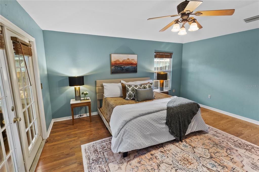 Activo con contrato: $350,000 (3 camas, 2 baños, 1982 Pies cuadrados)