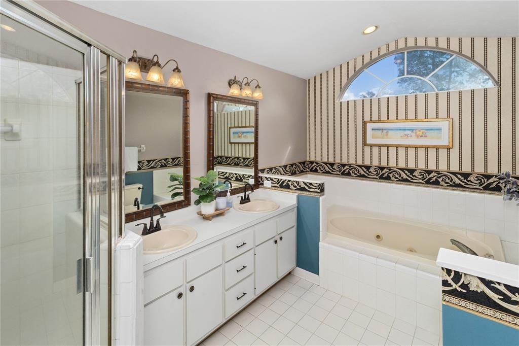 Activo con contrato: $350,000 (3 camas, 2 baños, 1982 Pies cuadrados)