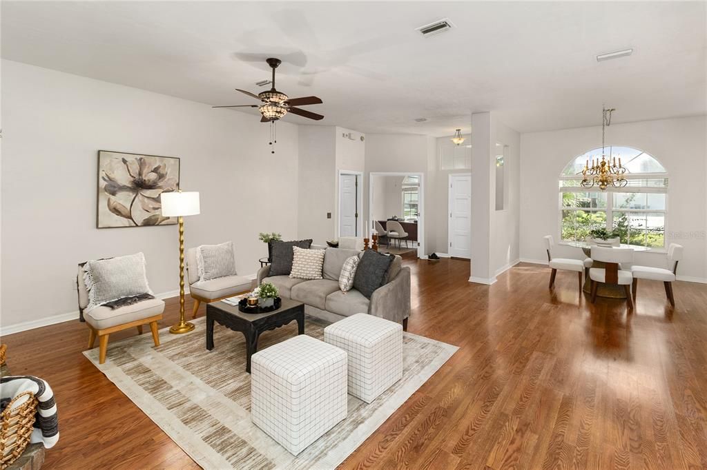 Activo con contrato: $350,000 (3 camas, 2 baños, 1982 Pies cuadrados)