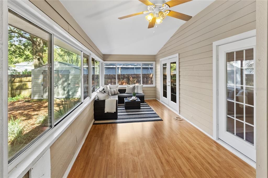 Activo con contrato: $350,000 (3 camas, 2 baños, 1982 Pies cuadrados)