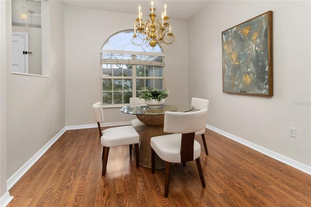 Activo con contrato: $350,000 (3 camas, 2 baños, 1982 Pies cuadrados)