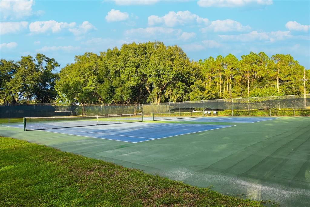 Activo con contrato: $350,000 (3 camas, 2 baños, 1982 Pies cuadrados)