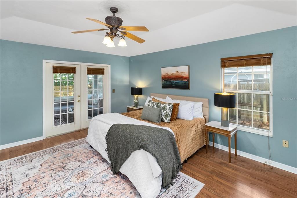 Activo con contrato: $350,000 (3 camas, 2 baños, 1982 Pies cuadrados)