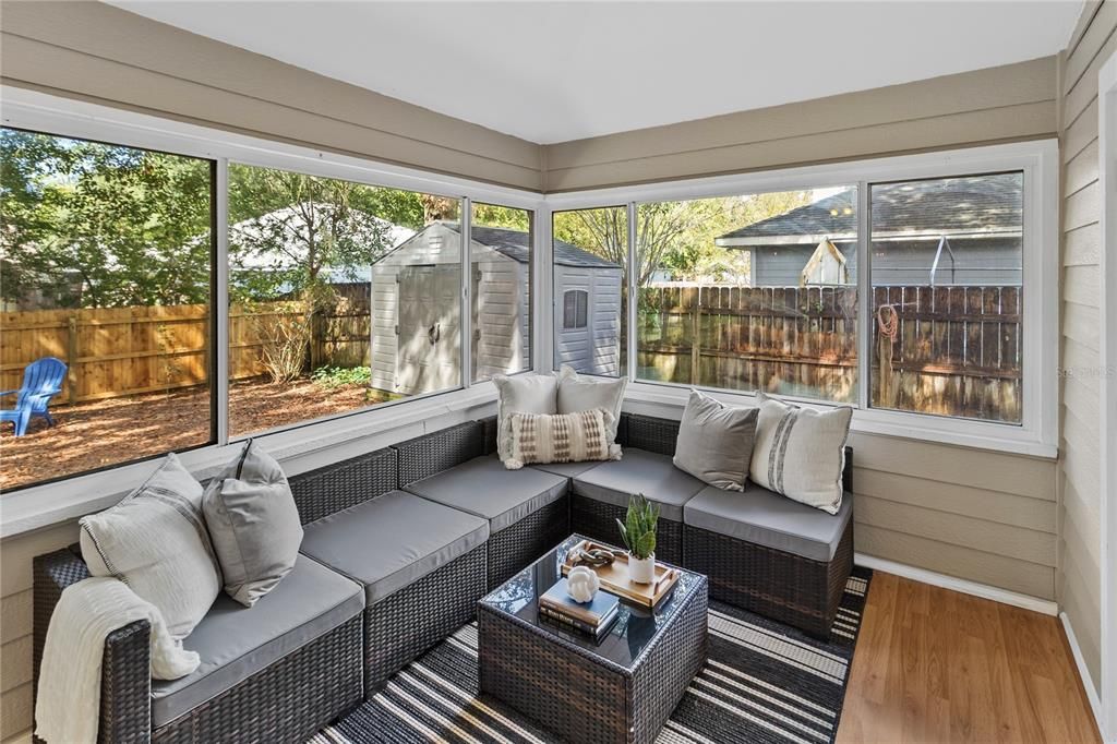 Activo con contrato: $350,000 (3 camas, 2 baños, 1982 Pies cuadrados)