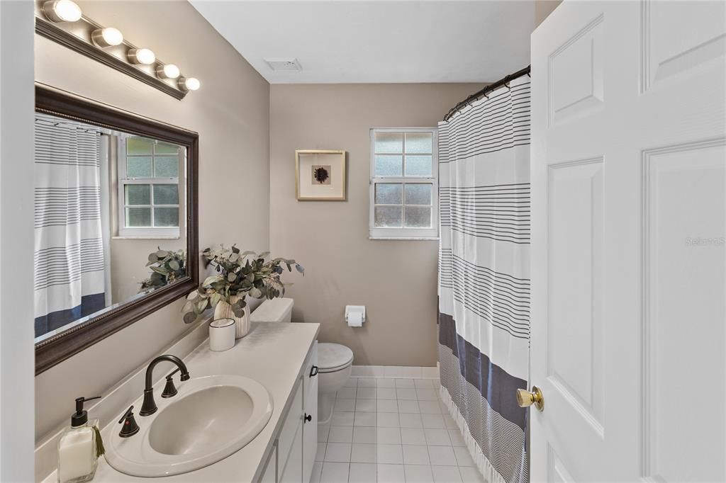 Activo con contrato: $350,000 (3 camas, 2 baños, 1982 Pies cuadrados)