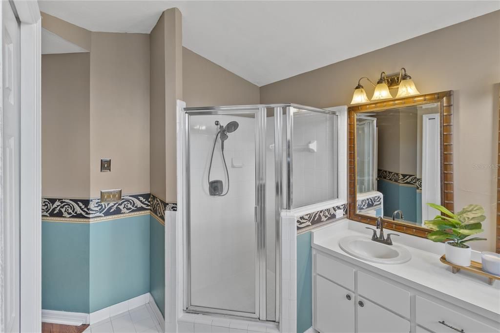 Activo con contrato: $350,000 (3 camas, 2 baños, 1982 Pies cuadrados)