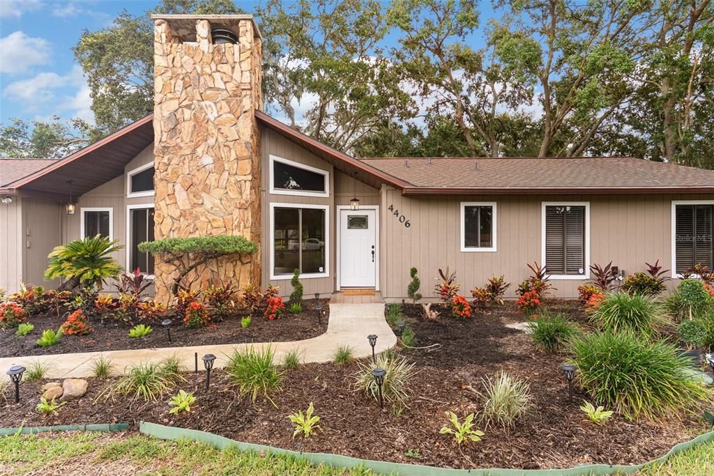 For Sale: $580,000 (3 beds, 2 baths, 2027 Square Feet)