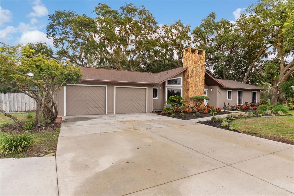 For Sale: $580,000 (3 beds, 2 baths, 2027 Square Feet)