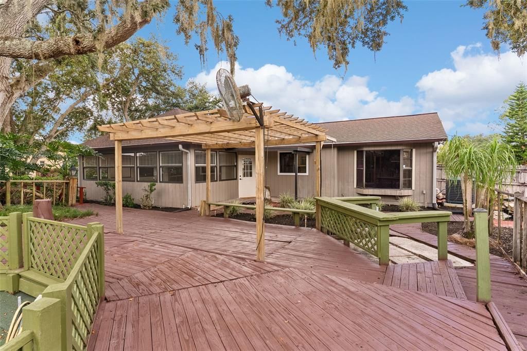 For Sale: $580,000 (3 beds, 2 baths, 2027 Square Feet)