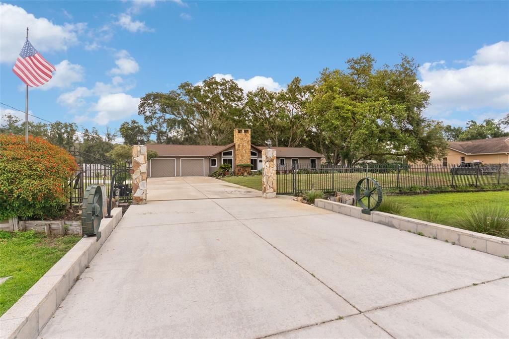 For Sale: $580,000 (3 beds, 2 baths, 2027 Square Feet)