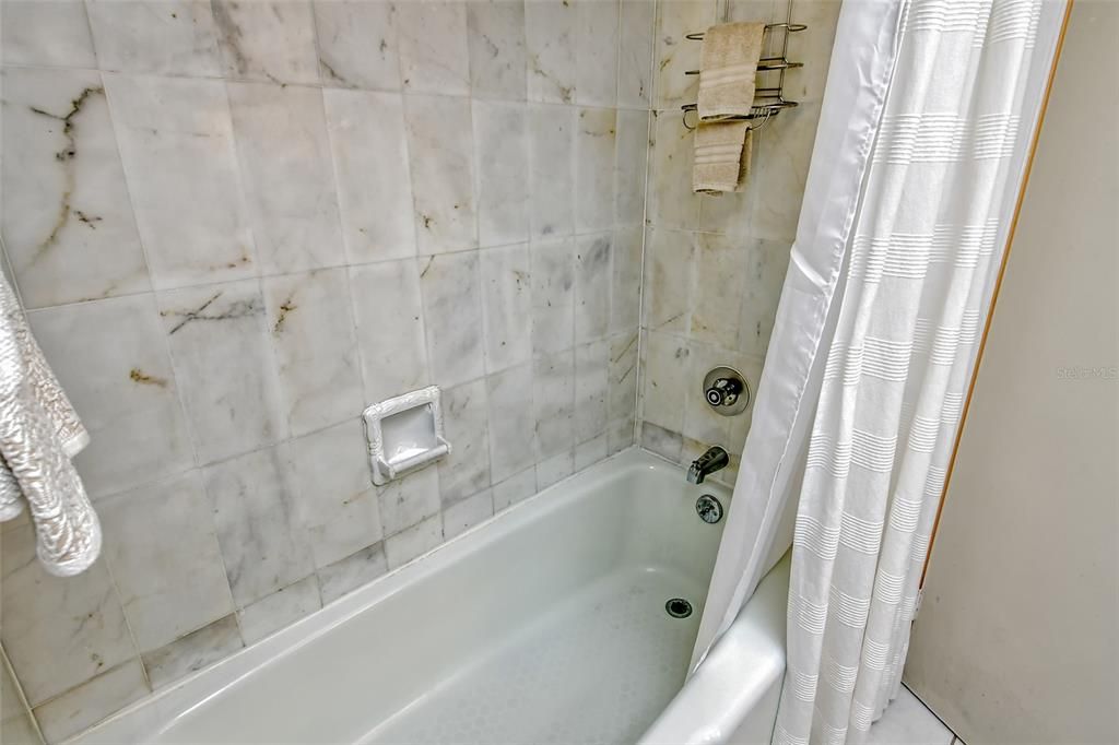 Activo con contrato: $650,000 (3 camas, 2 baños, 1474 Pies cuadrados)