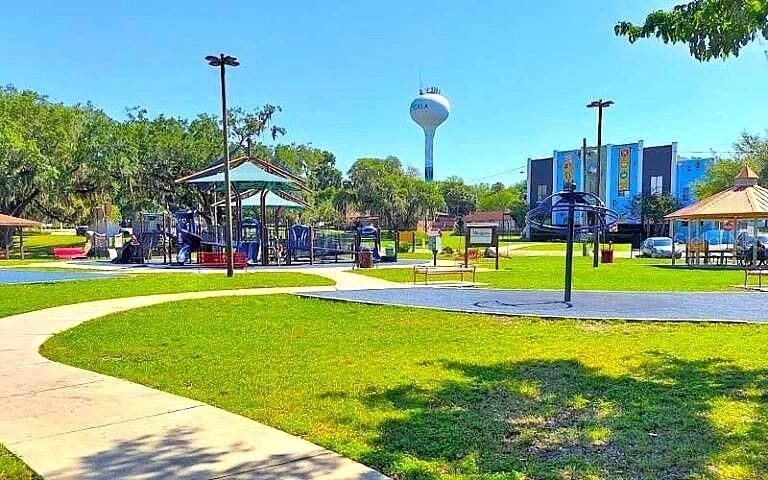 待售: $324,800 (4 贝兹, 2 浴室, 1825 平方英尺)