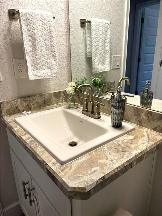 待售: $324,800 (4 贝兹, 2 浴室, 1825 平方英尺)