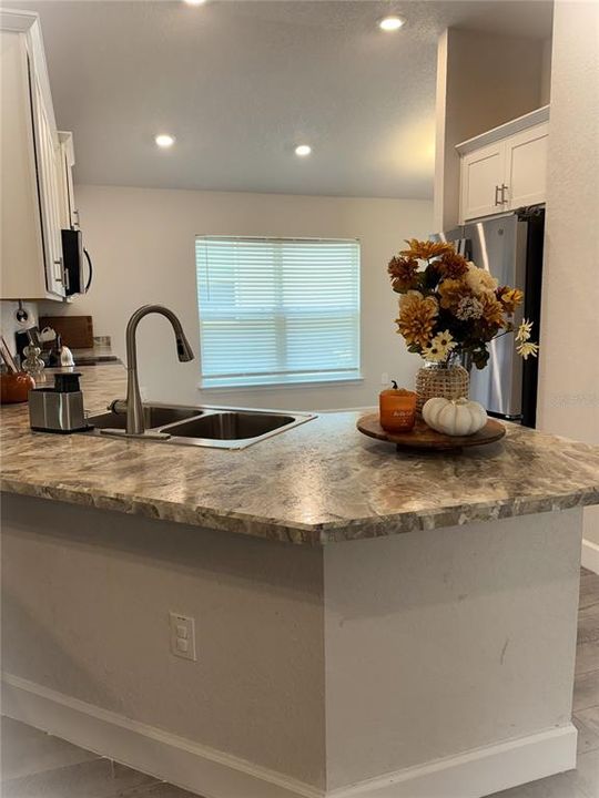 待售: $324,800 (4 贝兹, 2 浴室, 1825 平方英尺)