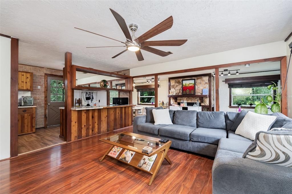 待售: $349,900 (3 贝兹, 1 浴室, 1144 平方英尺)