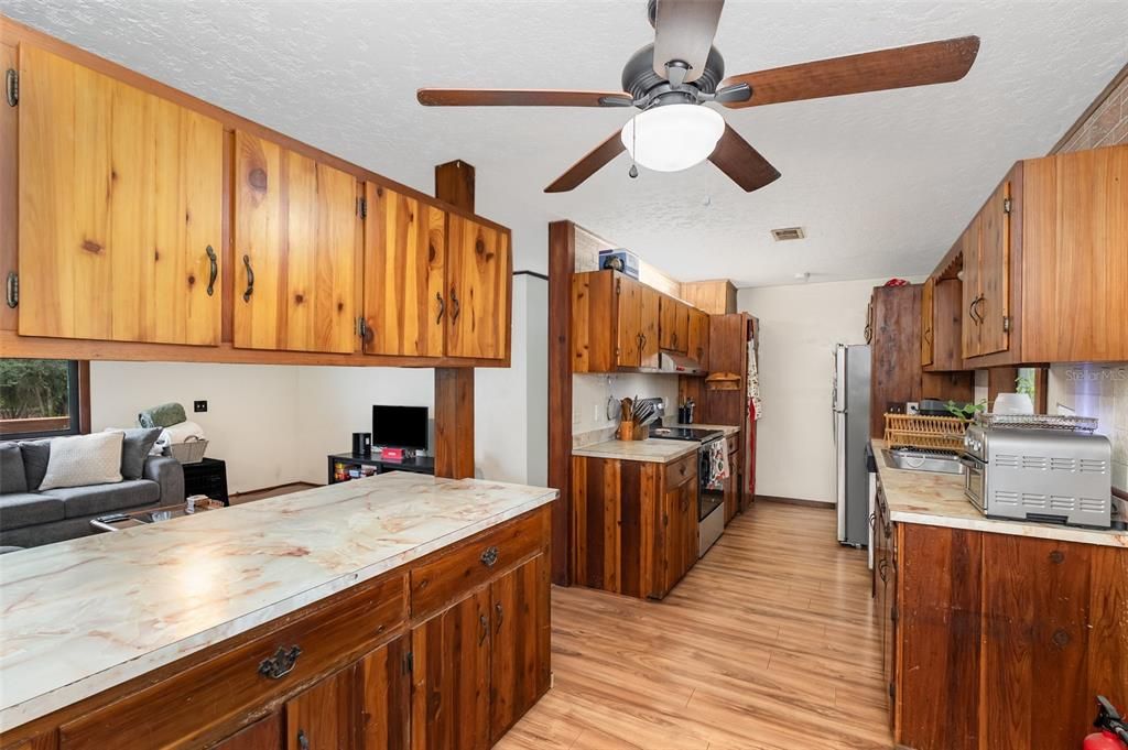 待售: $349,900 (3 贝兹, 1 浴室, 1144 平方英尺)