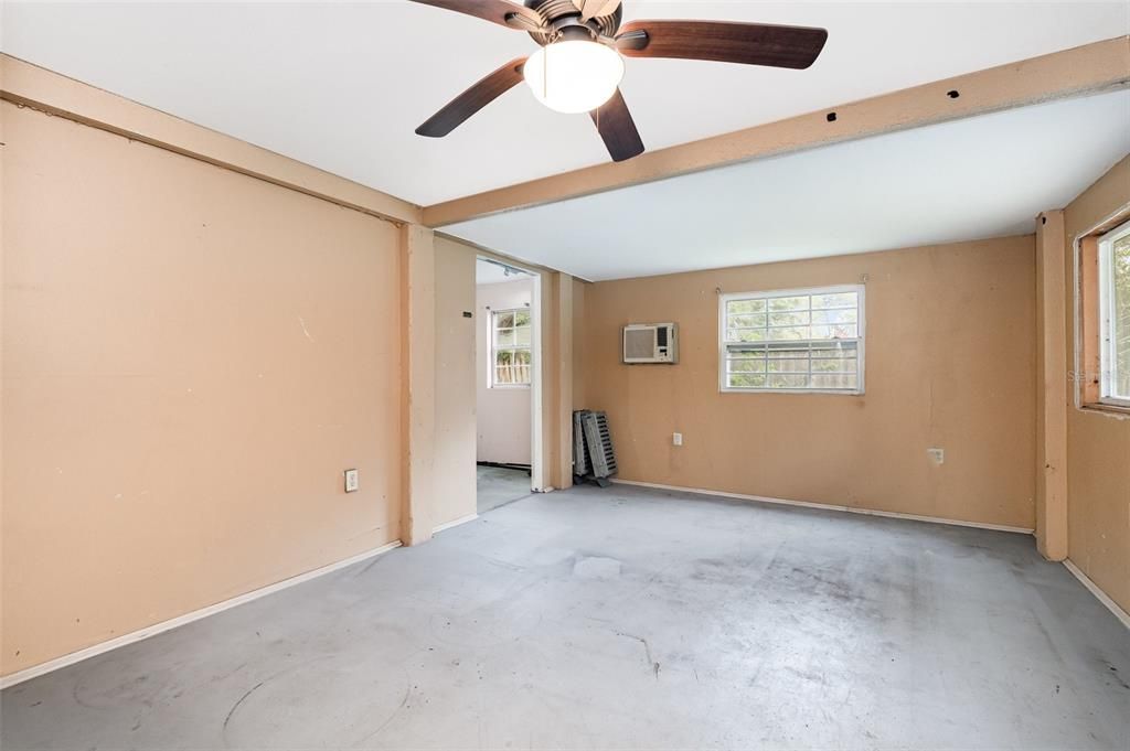 待售: $349,900 (3 贝兹, 1 浴室, 1144 平方英尺)