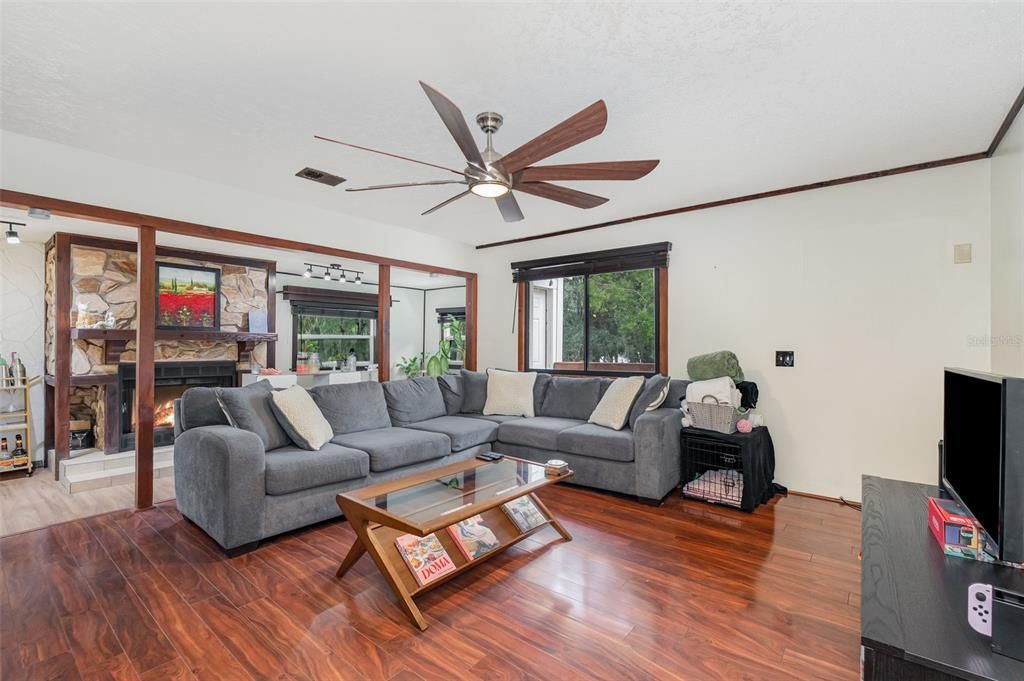 待售: $349,900 (3 贝兹, 1 浴室, 1144 平方英尺)