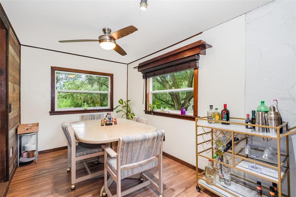 待售: $349,900 (3 贝兹, 1 浴室, 1144 平方英尺)