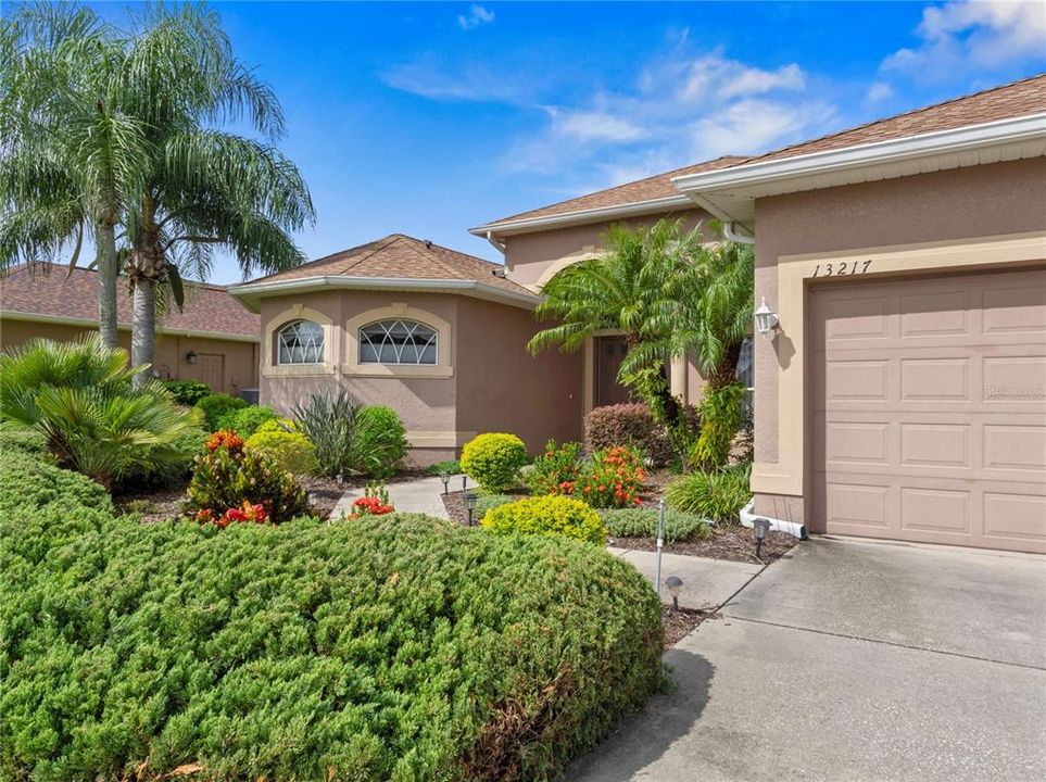 Activo con contrato: $695,000 (4 camas, 3 baños, 2601 Pies cuadrados)