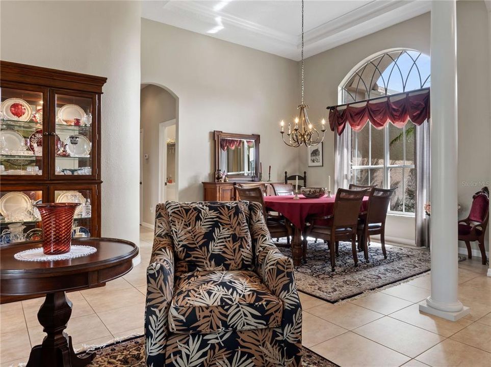 Activo con contrato: $695,000 (4 camas, 3 baños, 2601 Pies cuadrados)