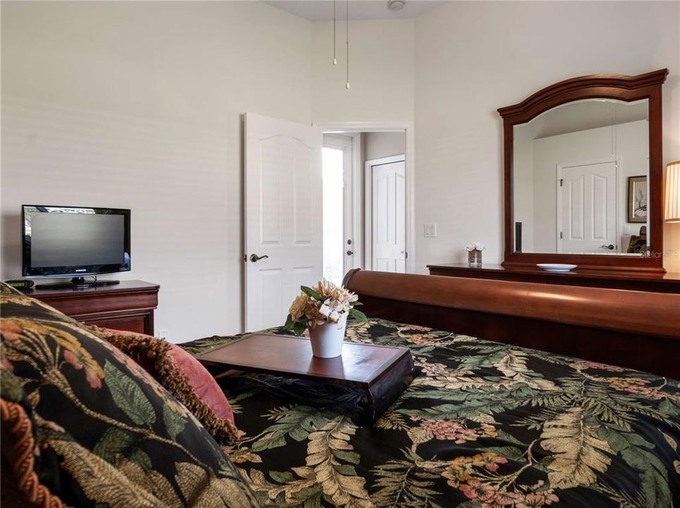 Activo con contrato: $695,000 (4 camas, 3 baños, 2601 Pies cuadrados)