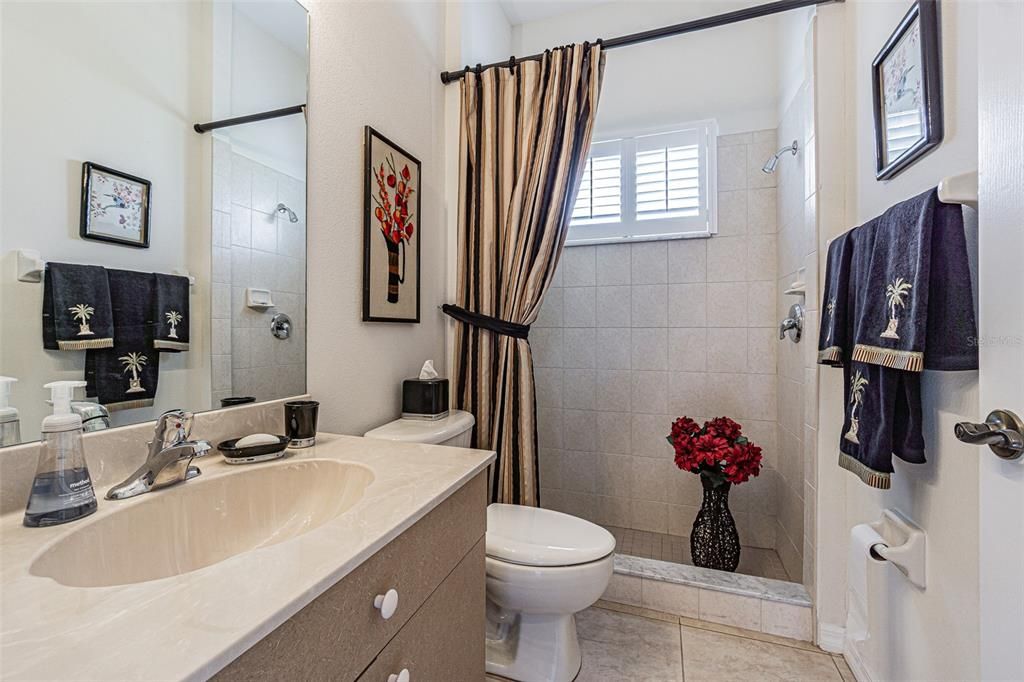 Activo con contrato: $695,000 (4 camas, 3 baños, 2601 Pies cuadrados)