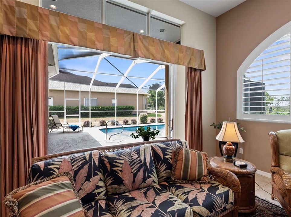 Activo con contrato: $695,000 (4 camas, 3 baños, 2601 Pies cuadrados)