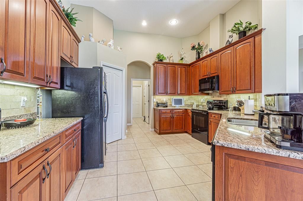 Activo con contrato: $695,000 (4 camas, 3 baños, 2601 Pies cuadrados)