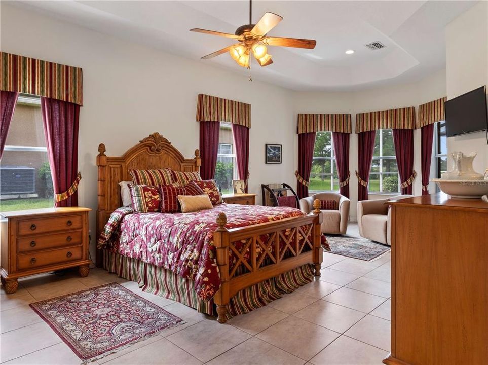 Activo con contrato: $695,000 (4 camas, 3 baños, 2601 Pies cuadrados)