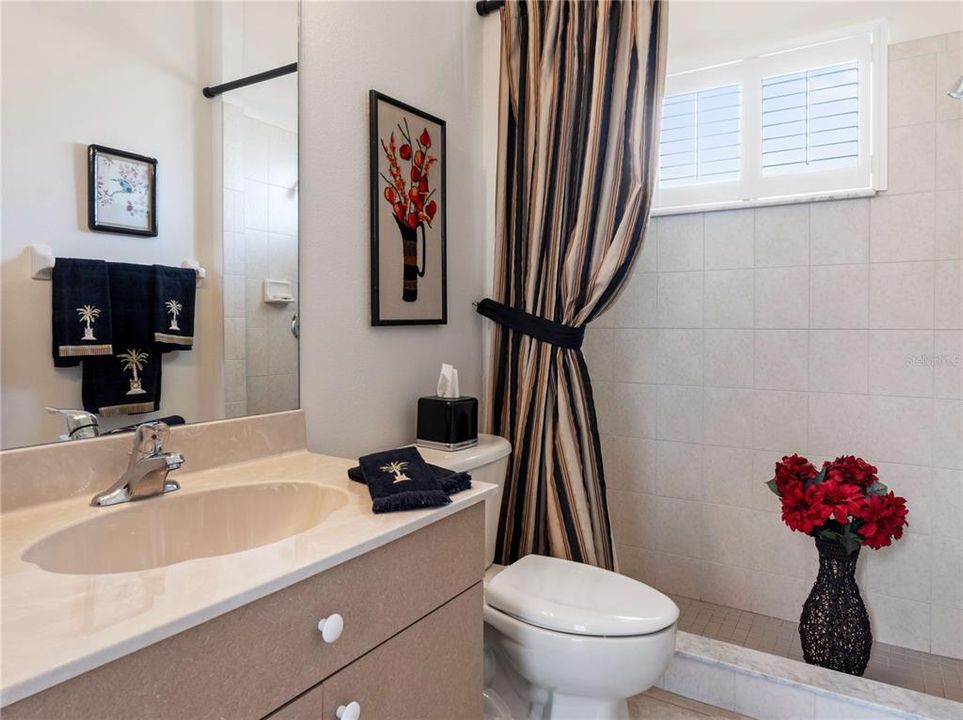 Activo con contrato: $695,000 (4 camas, 3 baños, 2601 Pies cuadrados)