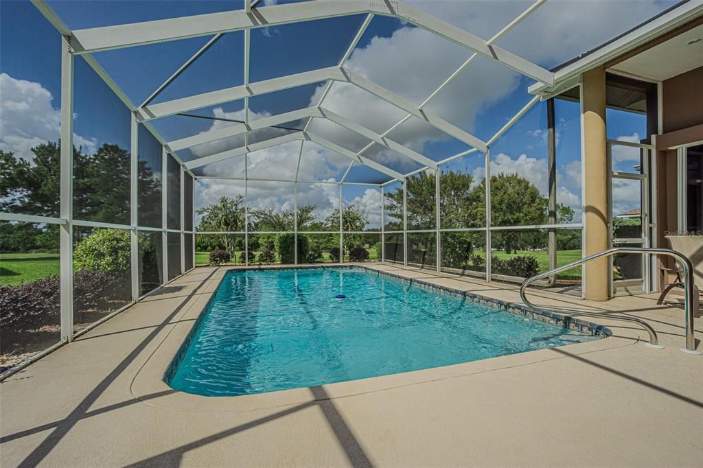 Activo con contrato: $695,000 (4 camas, 3 baños, 2601 Pies cuadrados)