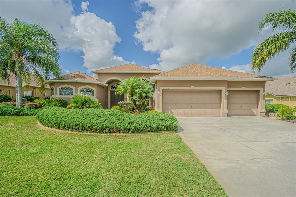 Activo con contrato: $695,000 (4 camas, 3 baños, 2601 Pies cuadrados)