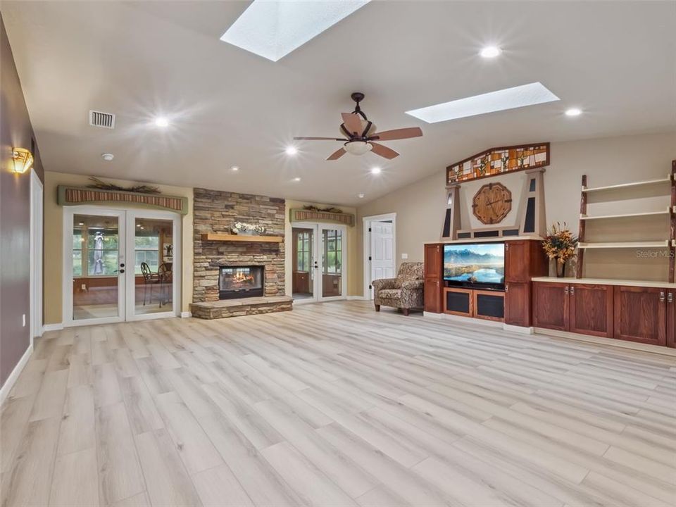 For Sale: $1,050,000 (4 beds, 3 baths, 3182 Square Feet)