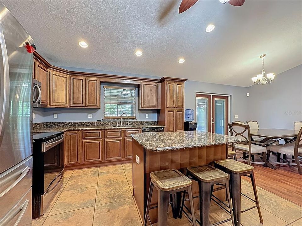 待售: $392,200 (3 贝兹, 2 浴室, 2035 平方英尺)