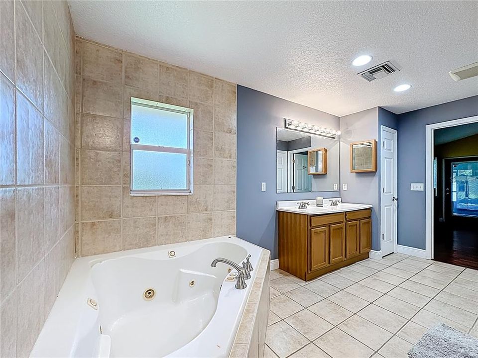 待售: $392,200 (3 贝兹, 2 浴室, 2035 平方英尺)