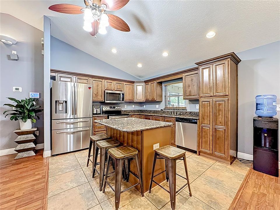 待售: $392,200 (3 贝兹, 2 浴室, 2035 平方英尺)