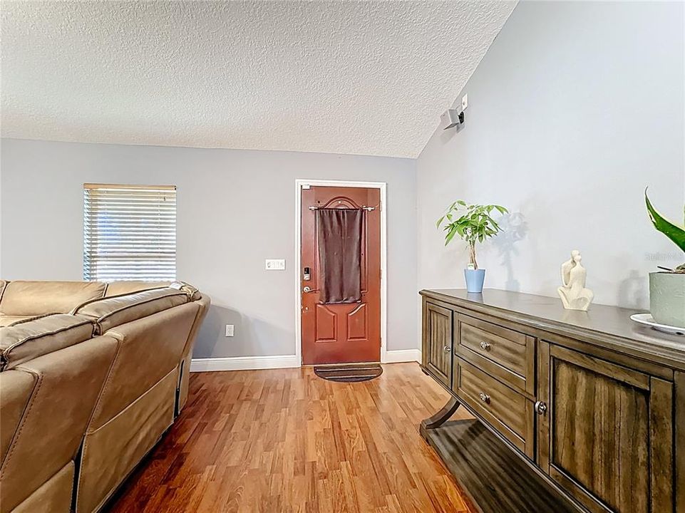 待售: $392,200 (3 贝兹, 2 浴室, 2035 平方英尺)