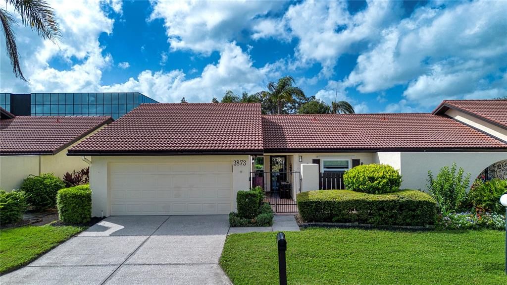 Недавно продано: $328,900 (2 спален, 2 ванн, 1700 Квадратных фут)