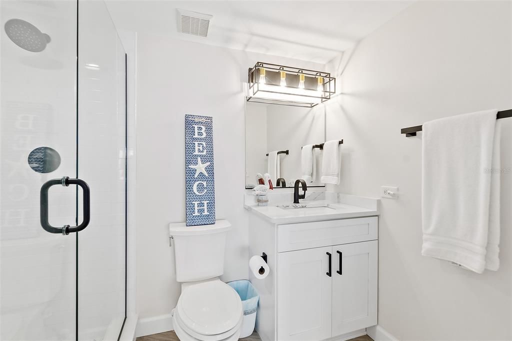 En Venta: $999,900 (3 camas, 3 baños, 2280 Pies cuadrados)