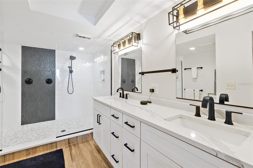 En Venta: $999,900 (3 camas, 3 baños, 2280 Pies cuadrados)