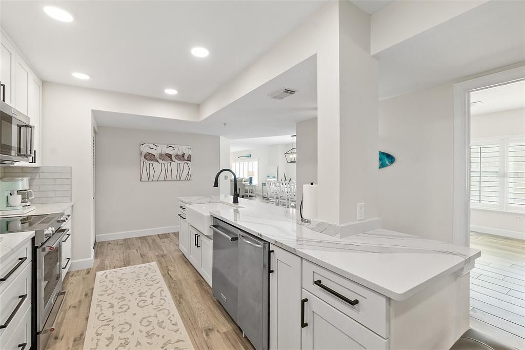 En Venta: $999,900 (3 camas, 3 baños, 2280 Pies cuadrados)