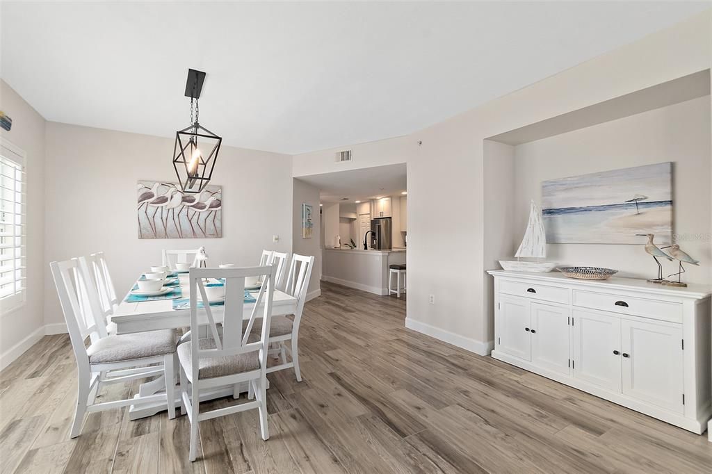 En Venta: $999,900 (3 camas, 3 baños, 2280 Pies cuadrados)