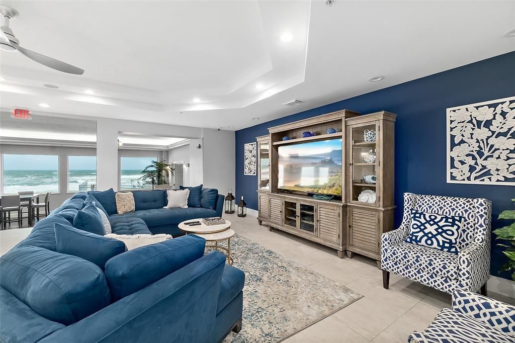 En Venta: $999,900 (3 camas, 3 baños, 2280 Pies cuadrados)