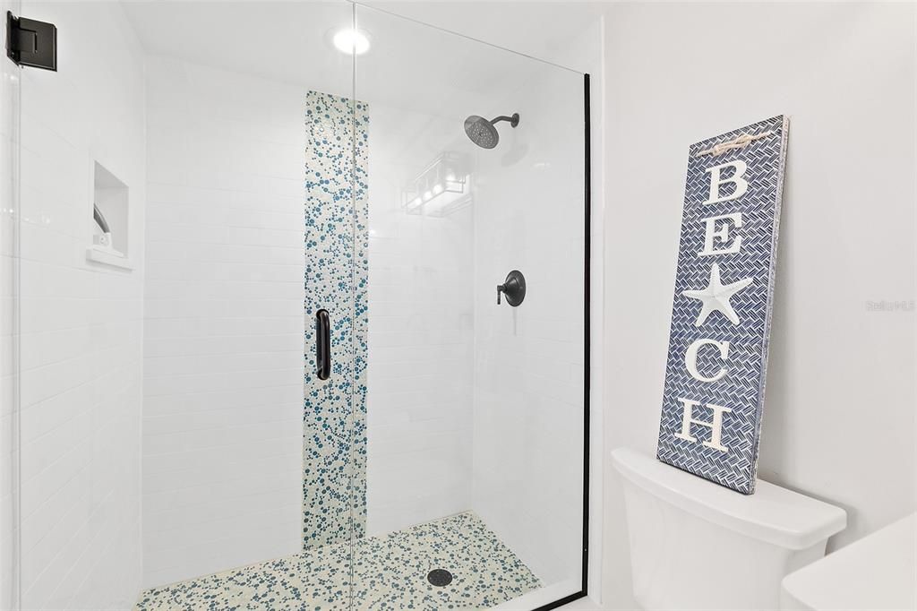 En Venta: $999,900 (3 camas, 3 baños, 2280 Pies cuadrados)